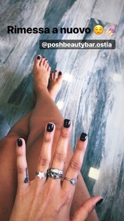 Valentina Vignali feet photo thumbnail