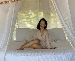 Claudia Lizaldi feet photo thumbnail