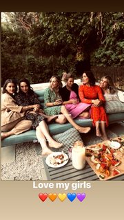 Mandy Moore feet photo thumbnail