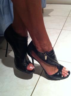 Lili Estefan feet photo thumbnail