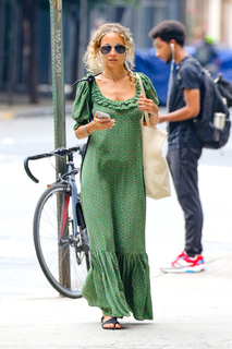 Nicole Richie feet photo thumbnail