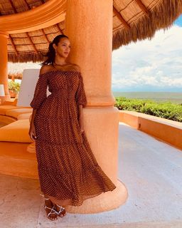 Lais Ribeiro feet photo thumbnail