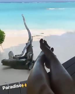 Alessia Marcuzzi feet photo thumbnail