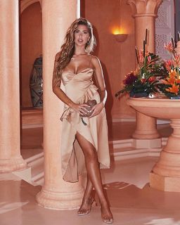 Kara Del Toro feet photo thumbnail