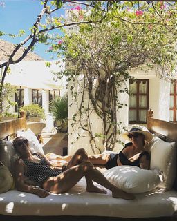 AnnaSophia Robb feet photo thumbnail