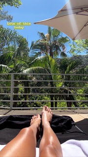 Lea Michele feet photo thumbnail