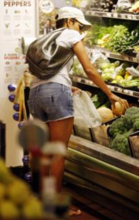 Halle Berry feet photo thumbnail