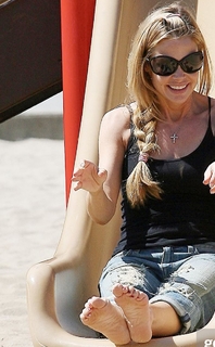 Denise Richards feet photo thumbnail