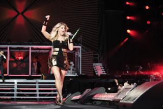 Fergie feet photo thumbnail