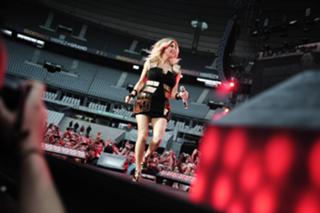 Fergie feet photo thumbnail