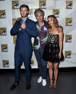 Natalie Portman feet photo thumbnail