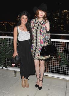 Shenae Grimes-Beech feet photo thumbnail