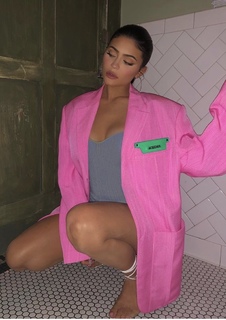 Kylie Jenner feet photo thumbnail