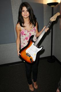 Selena Gomez feet photo thumbnail