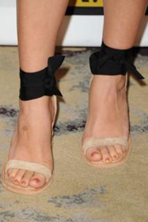 Busy Philipps feet photo thumbnail