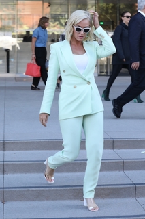 Katy Perry feet photo thumbnail