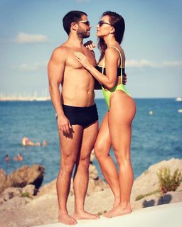 Sabrina Sato feet photo thumbnail