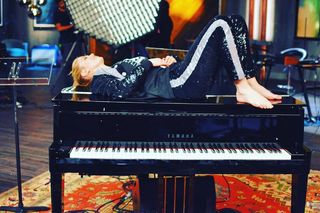 Delta Goodrem feet photo thumbnail