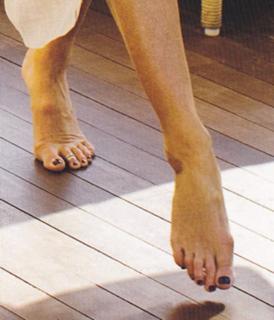 Elle Macpherson feet photo thumbnail