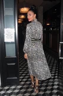 Nicole Scherzinger feet photo thumbnail
