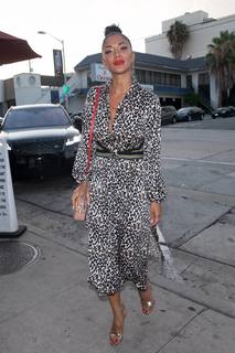 Nicole Scherzinger feet photo thumbnail