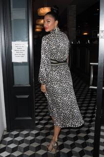 Nicole Scherzinger feet photo thumbnail