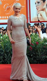 Michelle Williams feet photo thumbnail
