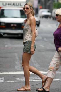 Heidi Klum feet photo thumbnail