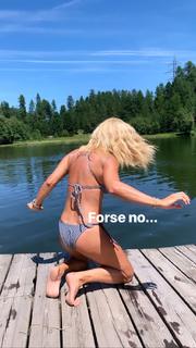 Federica Fontana feet photo thumbnail
