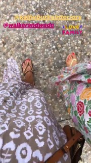 Brooke Burke feet photo thumbnail