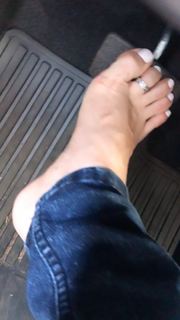 Alaine Crissiê feet photo thumbnail