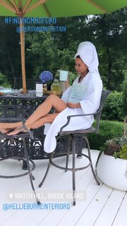 Brooke Burke feet photo thumbnail