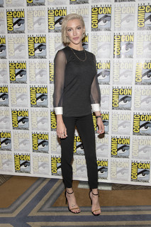 Katie Cassidy feet photo thumbnail