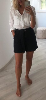 Holly Willoughby feet photo thumbnail