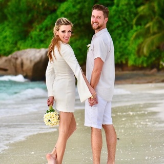 Katie Cassidy feet photo thumbnail