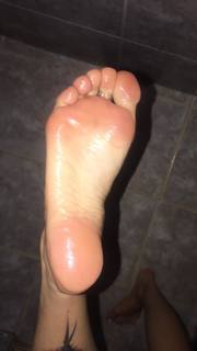 Alaine Crissiê feet photo thumbnail