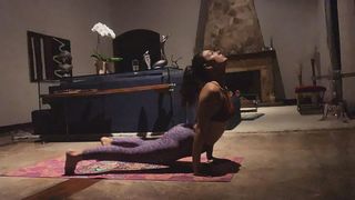Isis Valverde feet photo thumbnail