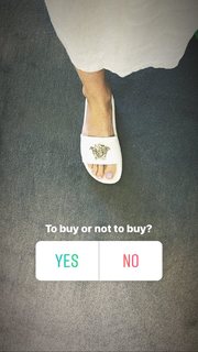 Alice Eve feet photo thumbnail