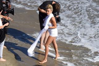 Hailey Bieber feet photo thumbnail