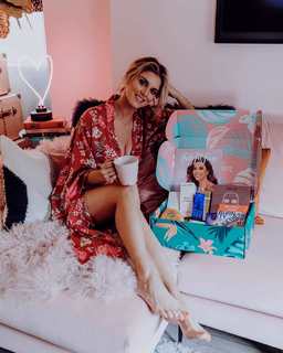 Ashley James feet photo thumbnail