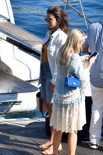 Selena Gomez feet photo thumbnail