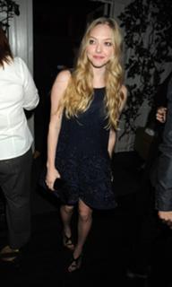 Amanda Seyfried feet photo thumbnail