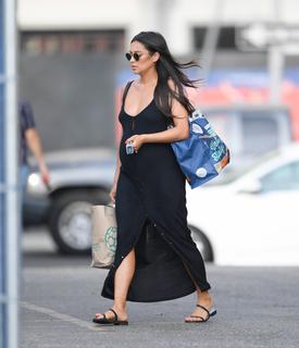 Shay Mitchell feet photo thumbnail