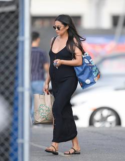 Shay Mitchell feet photo thumbnail