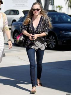 Amanda Seyfried feet photo thumbnail