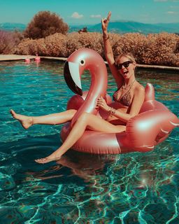 Chiara Ferragni feet photo thumbnail