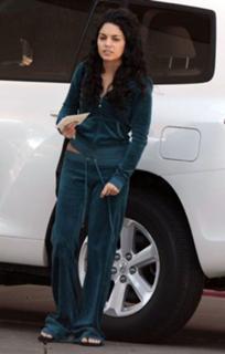 Vanessa Hudgens feet photo thumbnail