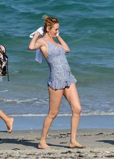 Uma Thurman feet photo thumbnail