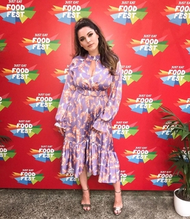 Kelly Brook feet photo thumbnail