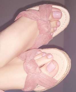 Isa Pes feet photo thumbnail